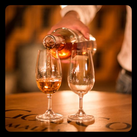 Sklenice Gold Cock whisky